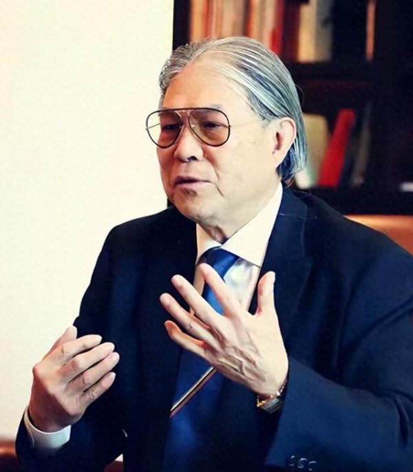 股票配资在线公司 郭晶晶也没想到，79岁公公霍震霆再破天花板，让整个豪门圈沉默