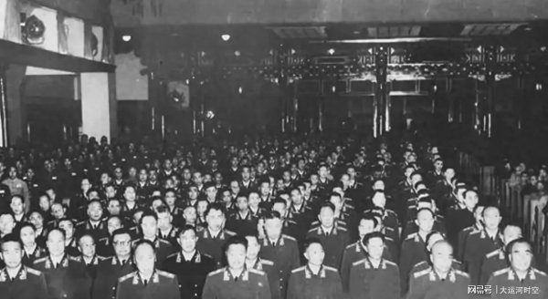 股票配资在线公司 1955年授衔前夕，他被免职返乡，三位元帅下令授衔名单里必须有他