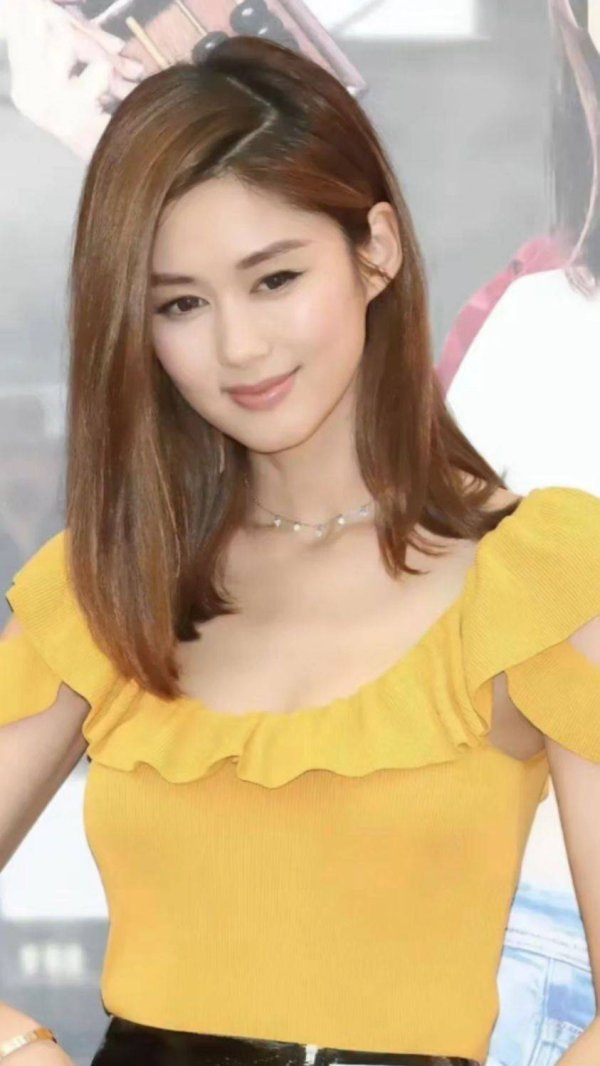 股市配资在线登录 从甜美女神到医美疑云，岑丽香十年变化戳中多少妈妈的无奈